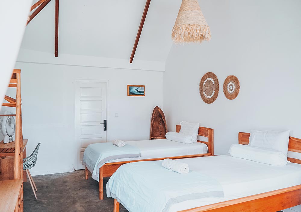 Bungalow Mentawai Lances Right